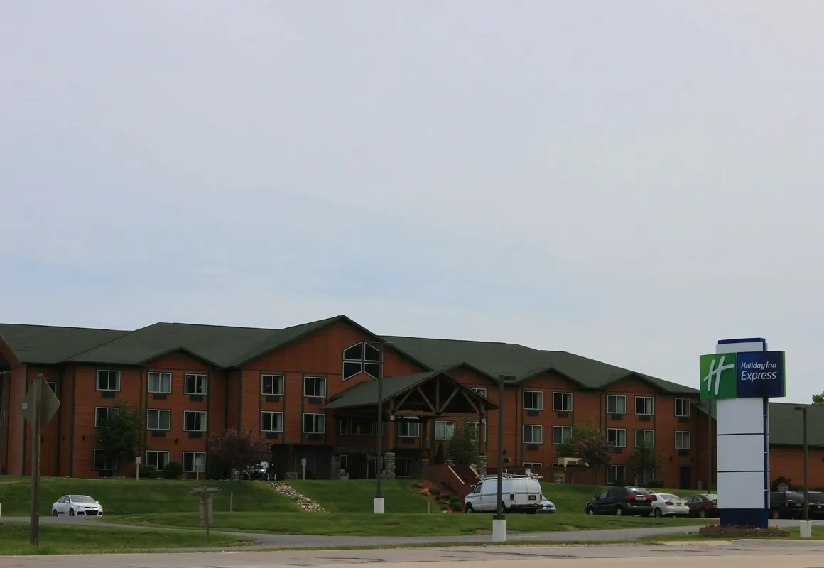 Holiday Inn Express Munising-Lakeview by IHG hotel hero