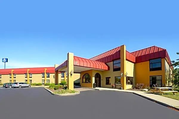 Days Inn & Suites by Wyndham Kalamazoo hotel hero