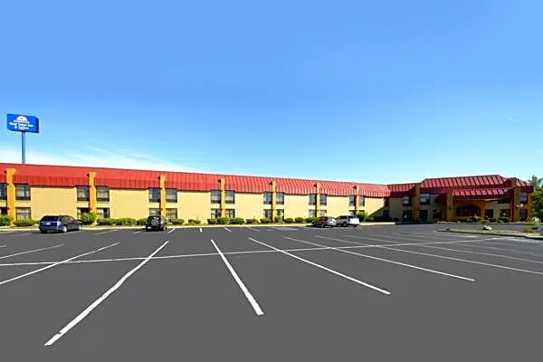 Days Inn & Suites by Wyndham Kalamazoo hotel detail image 1