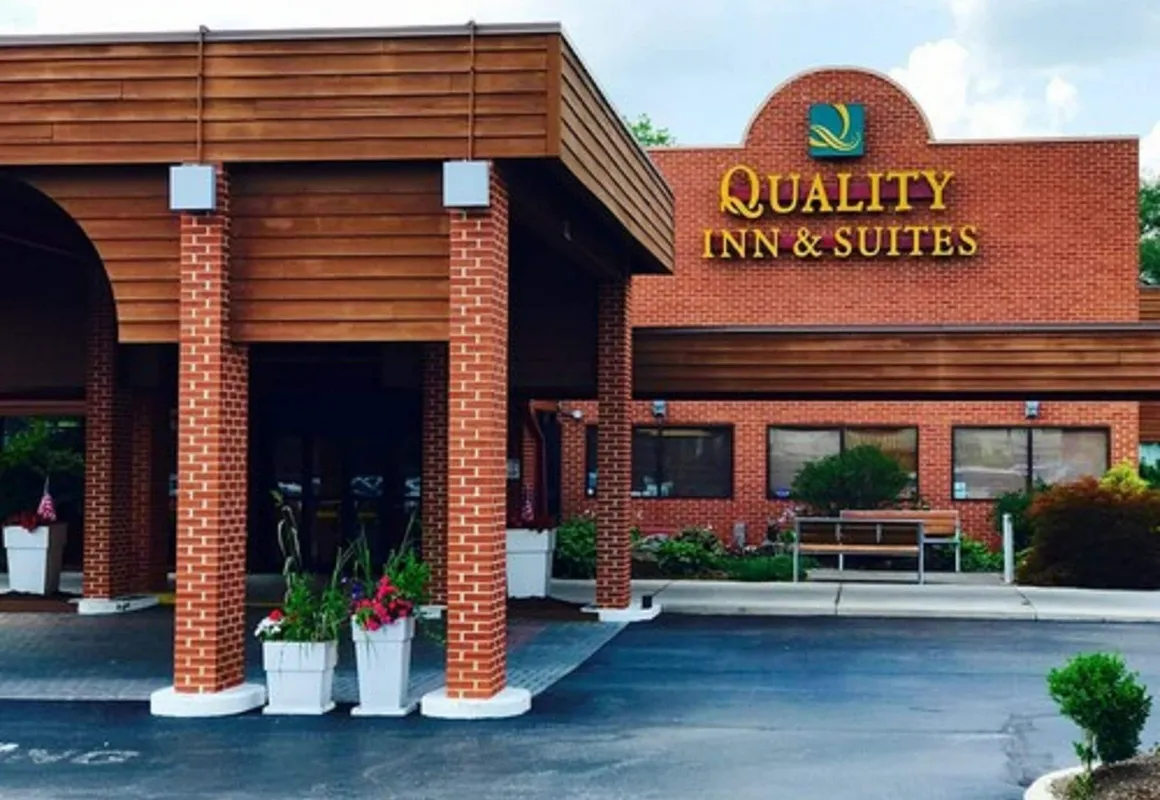 Quality Inn & Suites Altoona hotel hero