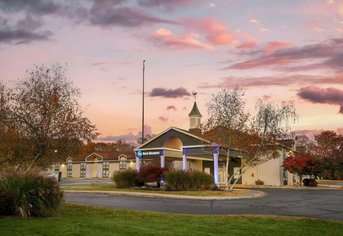 Best Western Mystic Hotel hotel hero