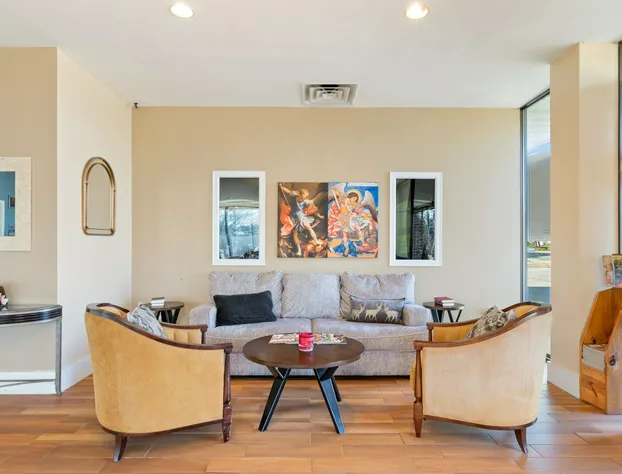 Williamsburg Suites hotel detail image 2