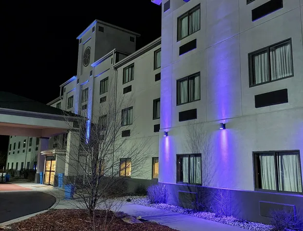 Baymont by Wyndham Portage Indiana Dunes hotel detail image 2