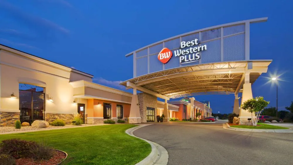 Best Western Plus Willmar hotel hero