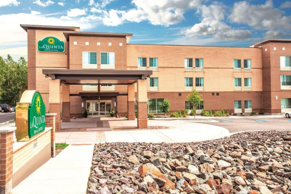 La Quinta Inn & Suites by Wyndham Duluth hotel hero