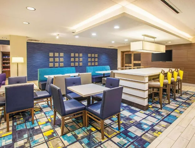 La Quinta Inn & Suites by Wyndham Duluth hotel detail image 4