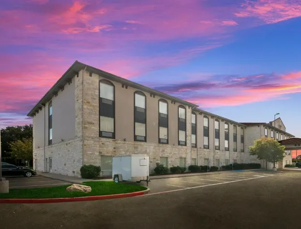 Comfort Suites Granbury hotel detail image 4