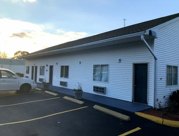 AmeriVu Inn & Suites hotel detail image 1