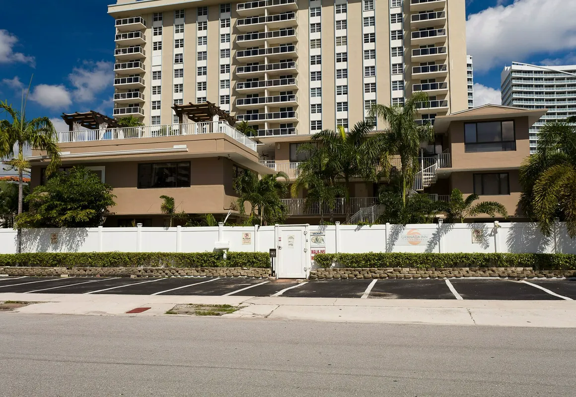 Granada Inn hotel hero