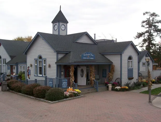 Colonial Inn hotel detail image 2