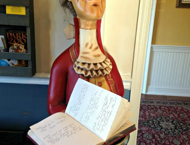 Colonial Inn hotel detail image 4