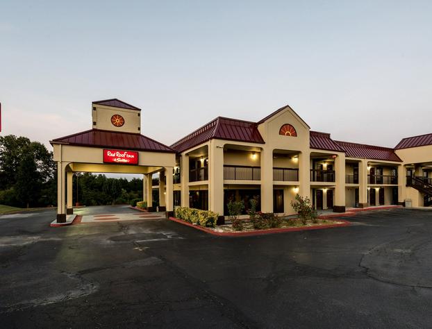 Red Roof Inn & Suites Clinton, TN hotel detail image 1
