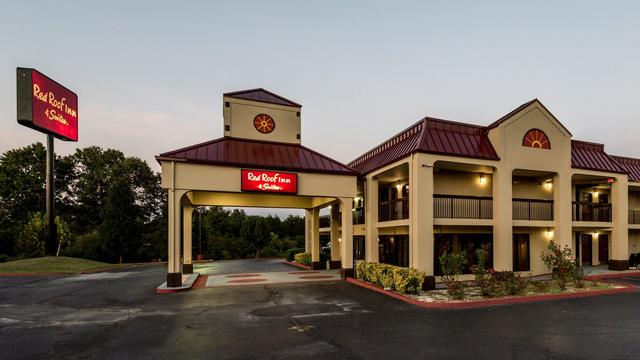 Red Roof Inn & Suites Clinton, TN hotel detail image 3