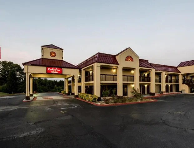 Red Roof Inn & Suites Clinton, TN hotel detail image 3