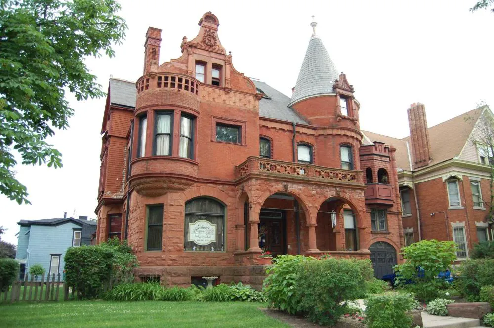 Schuster Mansion Bed & Breakfast hotel hero