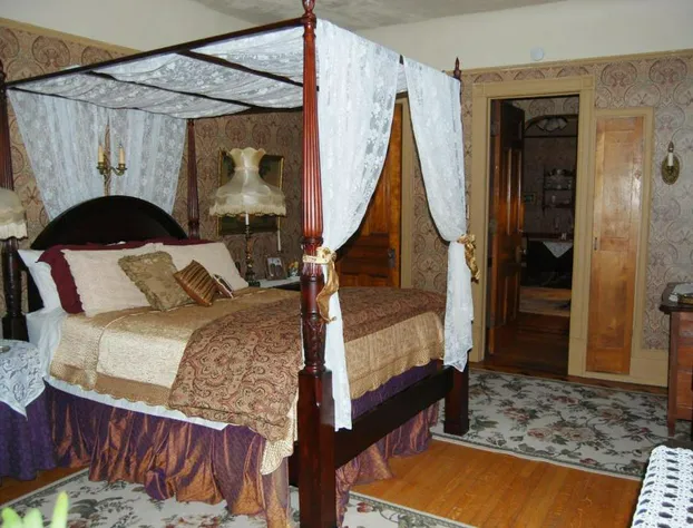 Schuster Mansion Bed & Breakfast hotel detail image 2