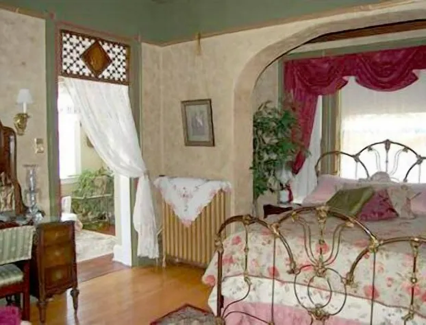 Schuster Mansion Bed & Breakfast hotel detail image 1