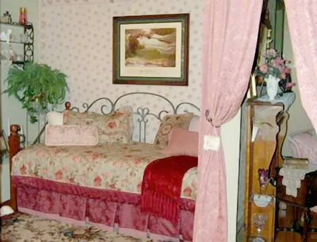 Schuster Mansion Bed & Breakfast hotel detail image 2