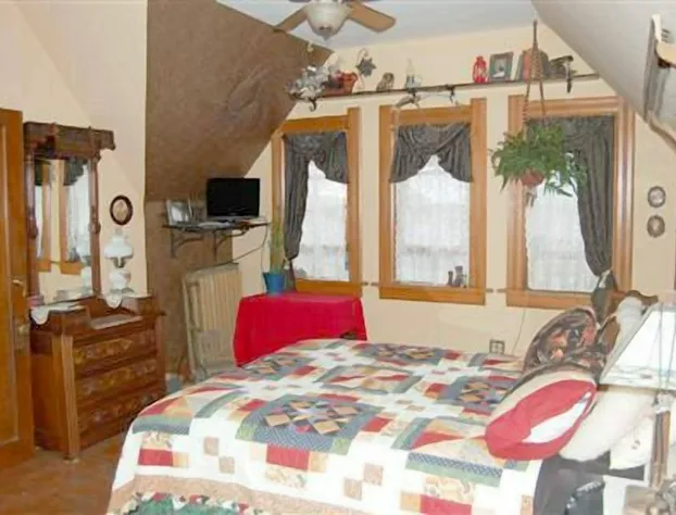 Schuster Mansion Bed & Breakfast hotel detail image 3