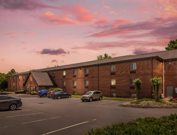 HomeTowne Studios & Suites by Red Roof Greensboro hotel detail image 1