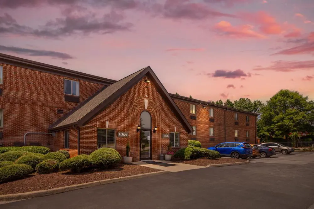 HomeTowne Studios & Suites by Red Roof Greensboro hotel hero