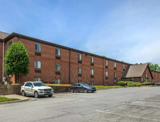 HomeTowne Studios & Suites by Red Roof Greensboro hotel detail image 3