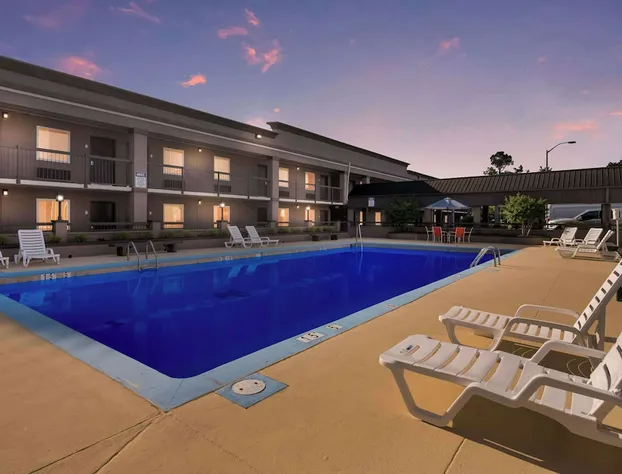 Clarion Inn & Suites Russellville I-40 hotel detail image 2