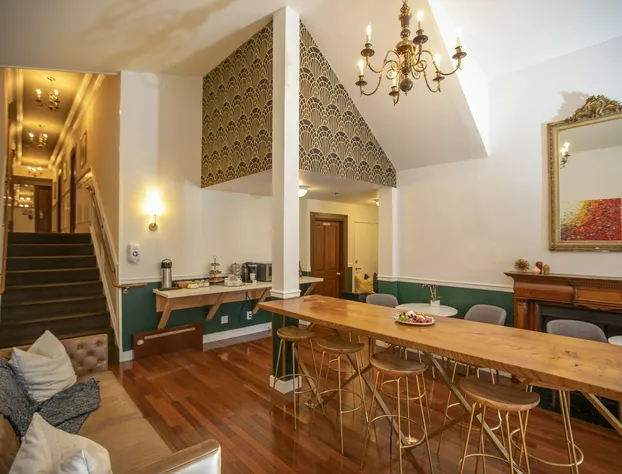 Washington Square Inn hotel detail image 4