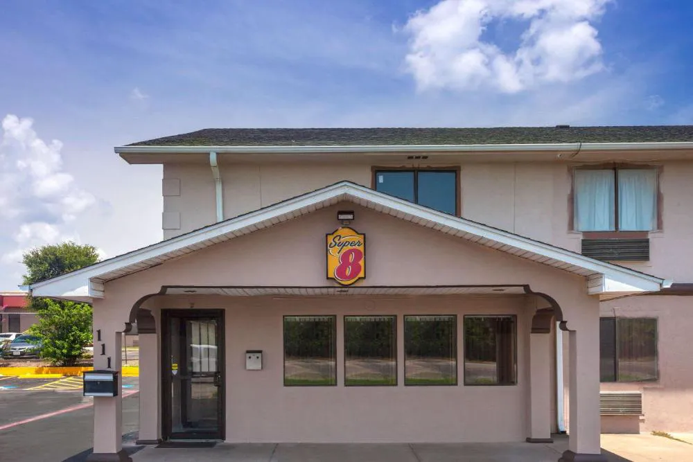 Super 8 by Wyndham Sherman hotel hero