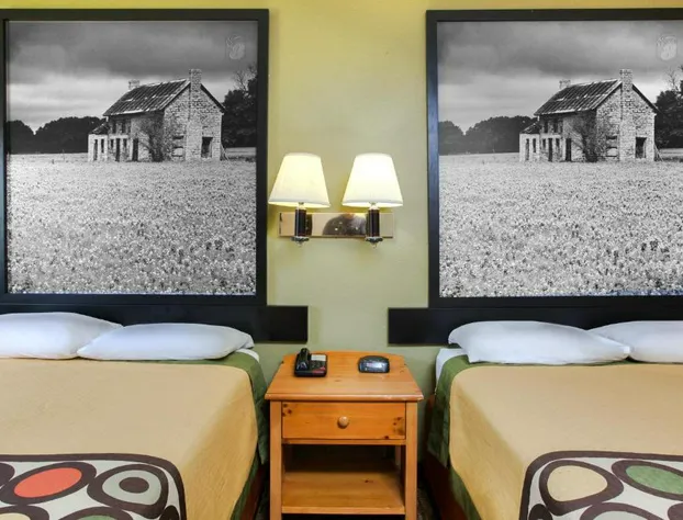 Super 8 by Wyndham Sherman hotel detail image 3