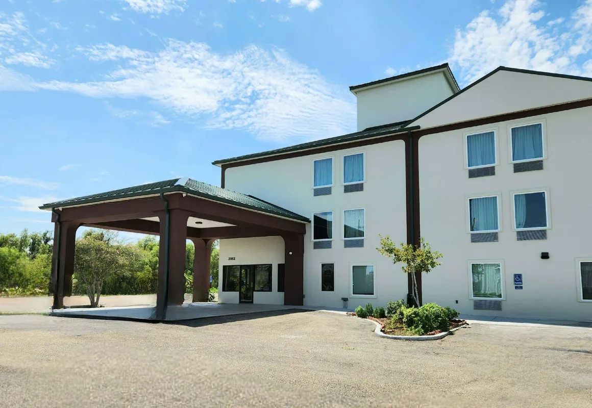 Days Inn by Wyndham LaPlace- New Orleans hotel hero