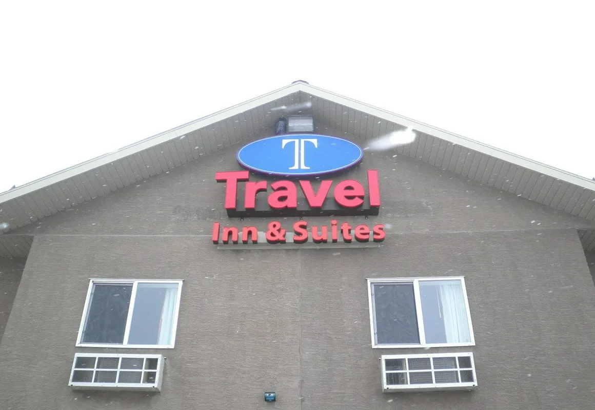Travel Inn & Suites Innisfail hotel hero
