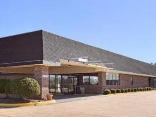 Days Inn by Wyndham Batesville hotel detail image 1