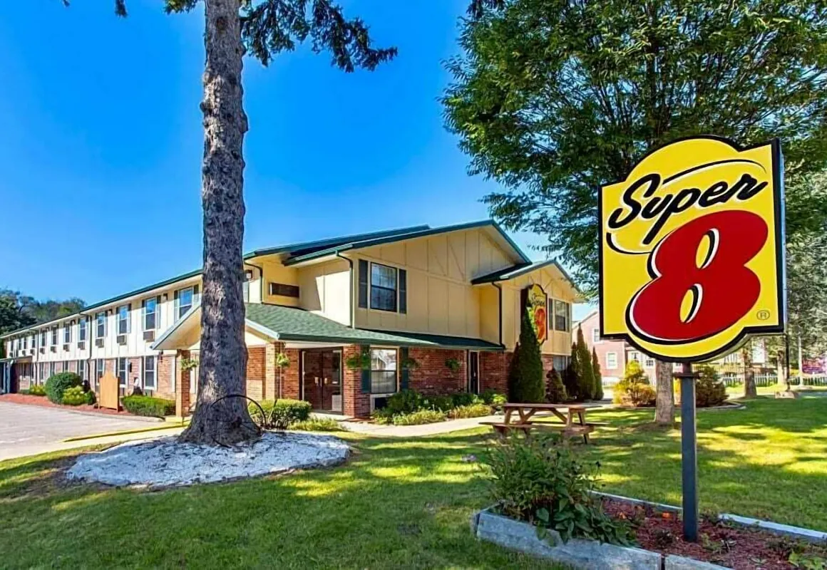 Quality Inn hotel hero