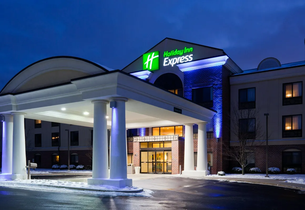 Holiday Inn Express Milwaukee North Brown Deer/Mequon by IHG hotel hero