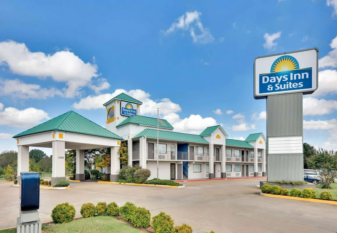 Days Inn & Suites by Wyndham Bentonville hotel hero