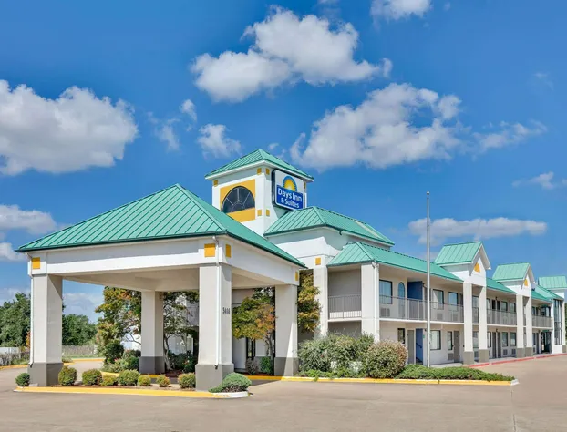 Days Inn & Suites by Wyndham Bentonville hotel detail image 1