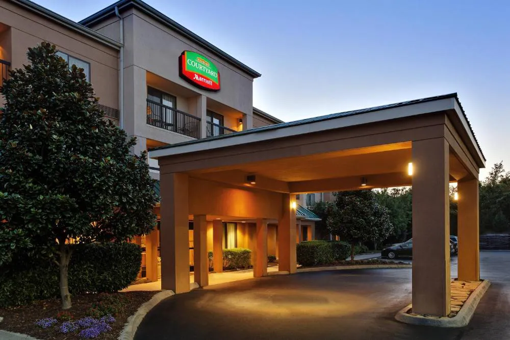 Courtyard by Marriott Knoxville Cedar Bluff hotel hero