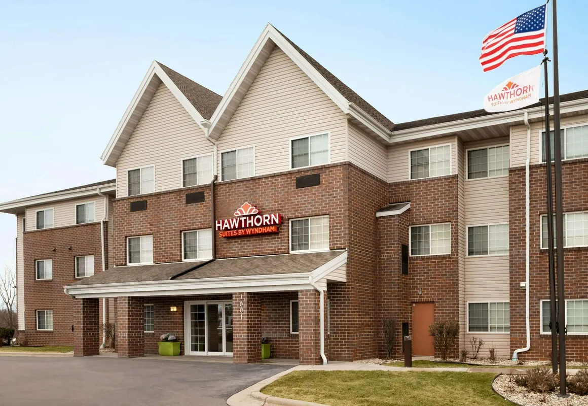 Hawthorn Extended Stay by Wyndham Milwaukee Airport hotel hero