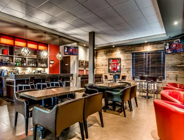 Econo Lodge Inn & Suites hotel detail image 4