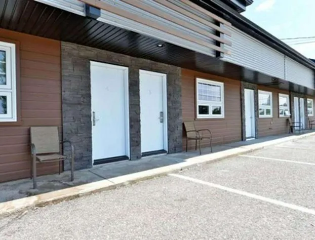 Econo Lodge Inn & Suites hotel detail image 1