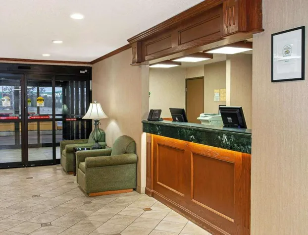 La Quinta Inn & Suites by Wyndham Stevens Point hotel detail image 1