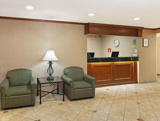 La Quinta Inn & Suites by Wyndham Stevens Point hotel detail image 2