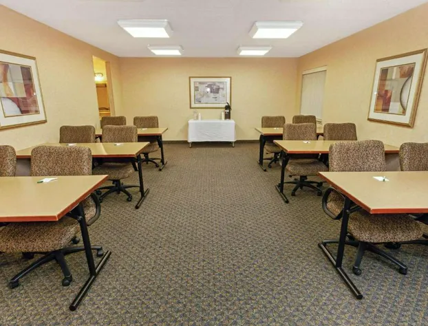 La Quinta Inn & Suites by Wyndham Stevens Point hotel detail image 4