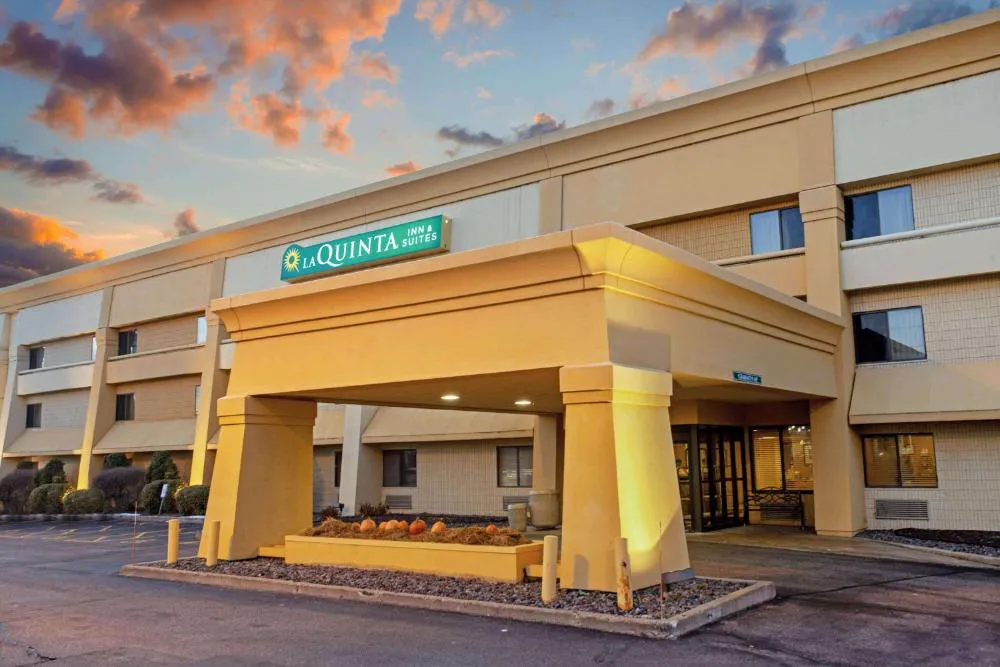 La Quinta Inn & Suites by Wyndham Stevens Point hotel hero