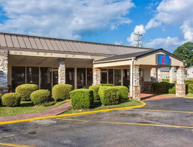 Motel 6 Warner Robins, GA hotel detail image 1