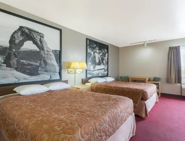 Super 8 by Wyndham Green River hotel detail image 3