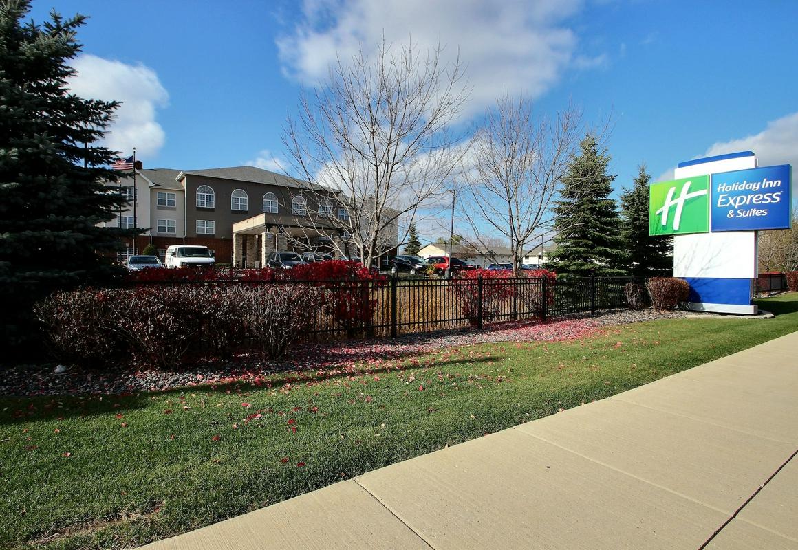 Holiday Inn Express Hotel & Suites Milwaukee Airport by IHG hotel hero