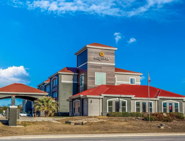 La Quinta Inn & Suites by Wyndham Kerrville hotel detail image 1