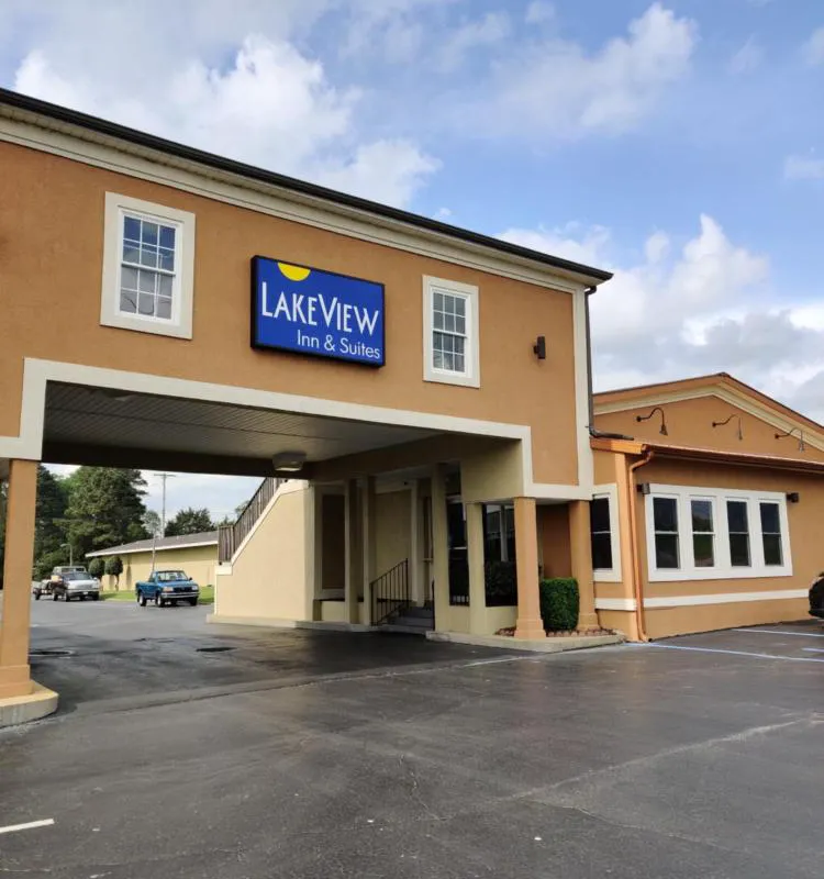 Lake View Inn & Suites hotel hero
